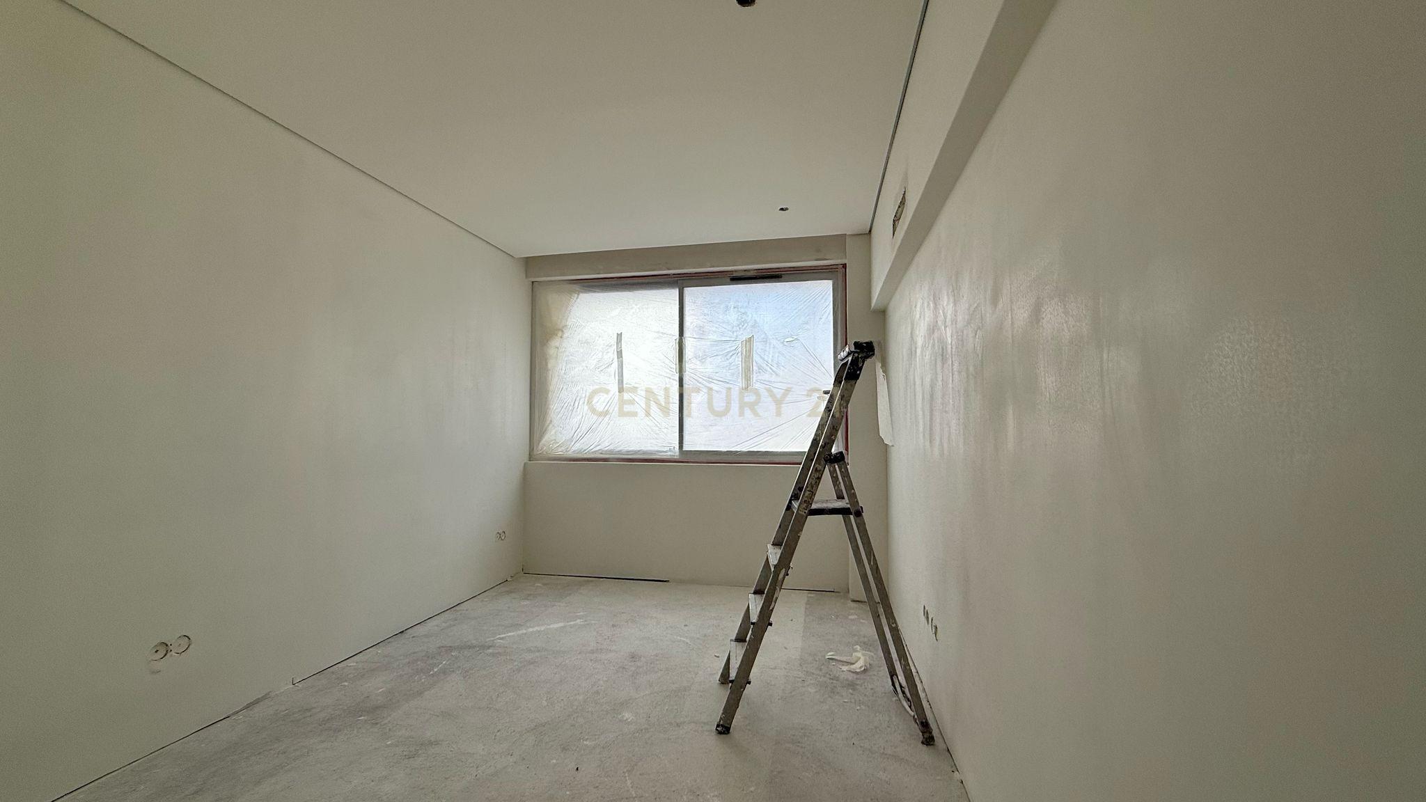 Apartamento T2 totalmente remodelado com varanda- 1º andar - Image 8
